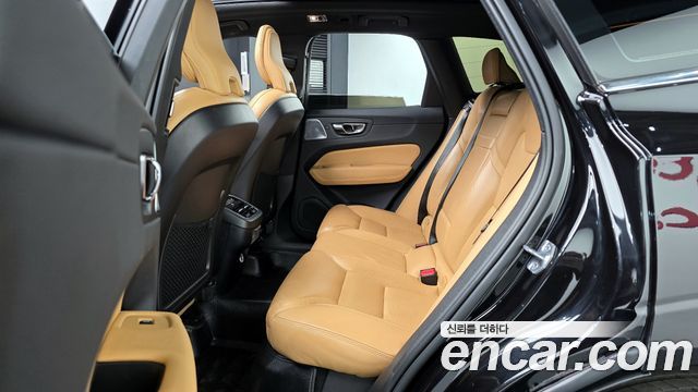 Volvo XC60 2019 — photo 12