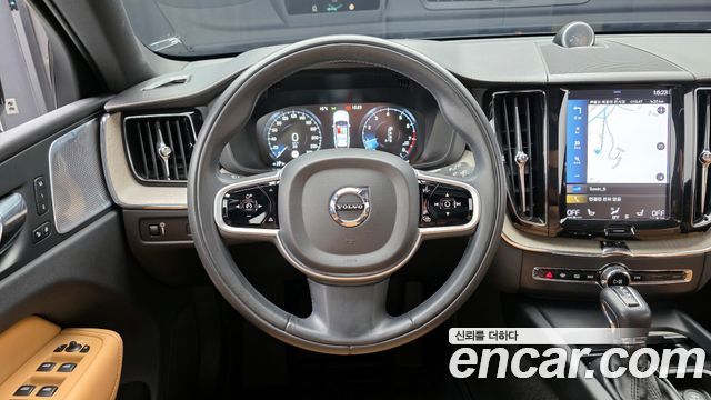 Volvo XC60 2019 — photo 13