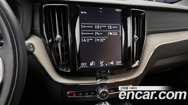 Volvo XC60 2019 — photo 14