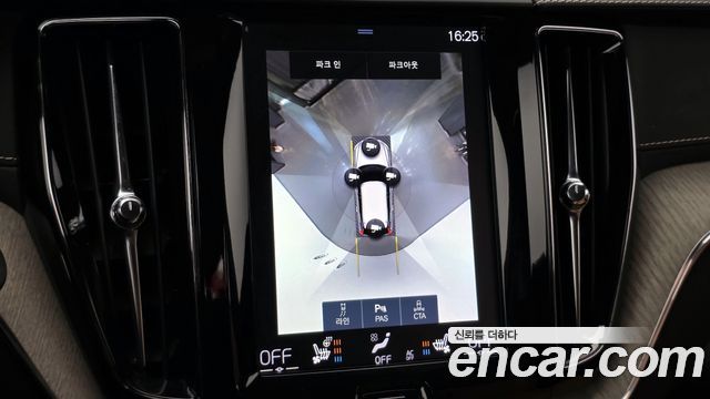 Volvo XC60 2019 — photo 15