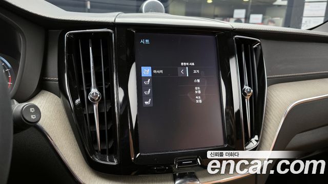 Volvo XC60 2019 — photo 17