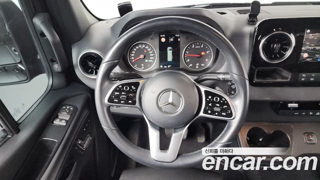 Mercedes-Benz Sprinter 2021 — photo 13