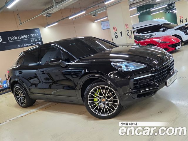 Porsche Cayenne 2021 — photo 1