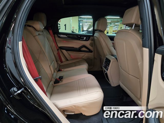 Porsche Cayenne 2021 — photo 7