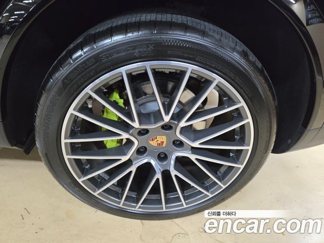 Porsche Cayenne 2021 — photo 13
