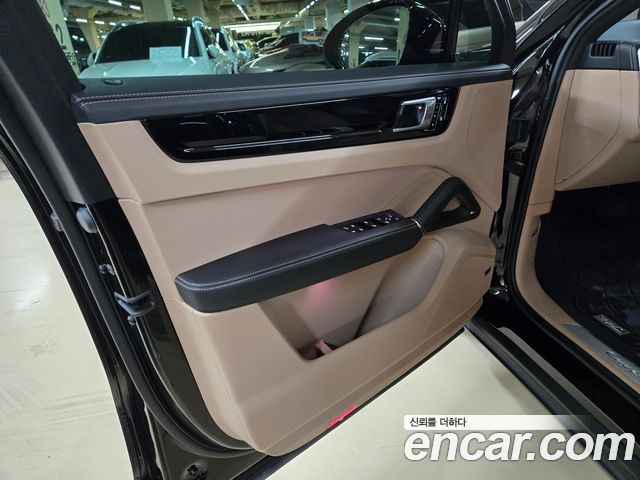 Porsche Cayenne 2021 — photo 15
