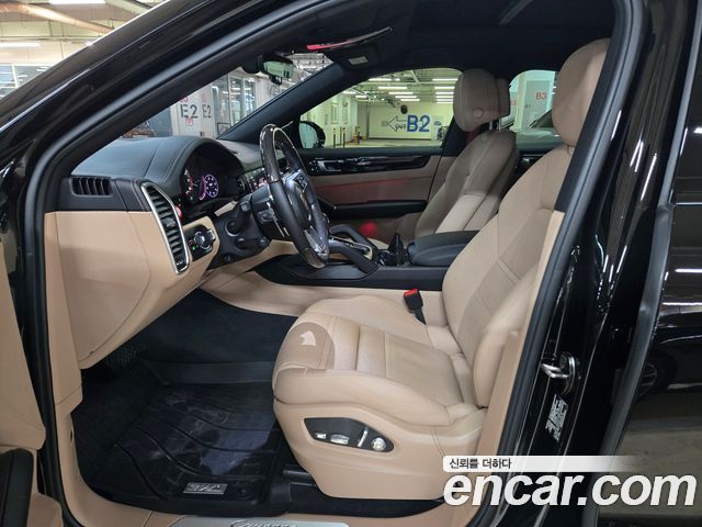 Porsche Cayenne 2021 — photo 17