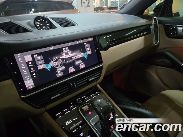 Porsche Cayenne 2021 — photo 19