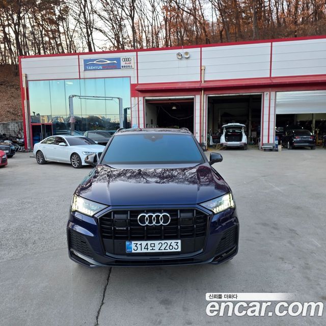 Audi Q7 2023 — photo 1