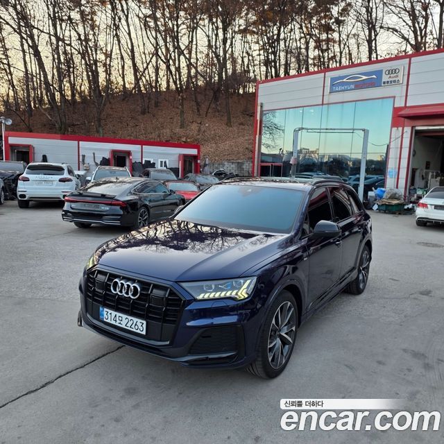 Audi Q7 2023 — photo 2