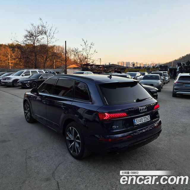 Audi Q7 2023 — photo 3
