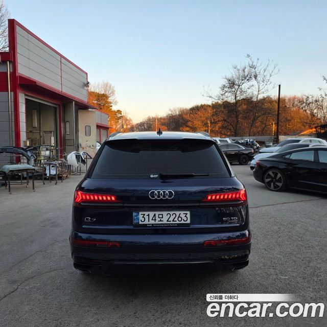 Audi Q7 2023 — photo 4