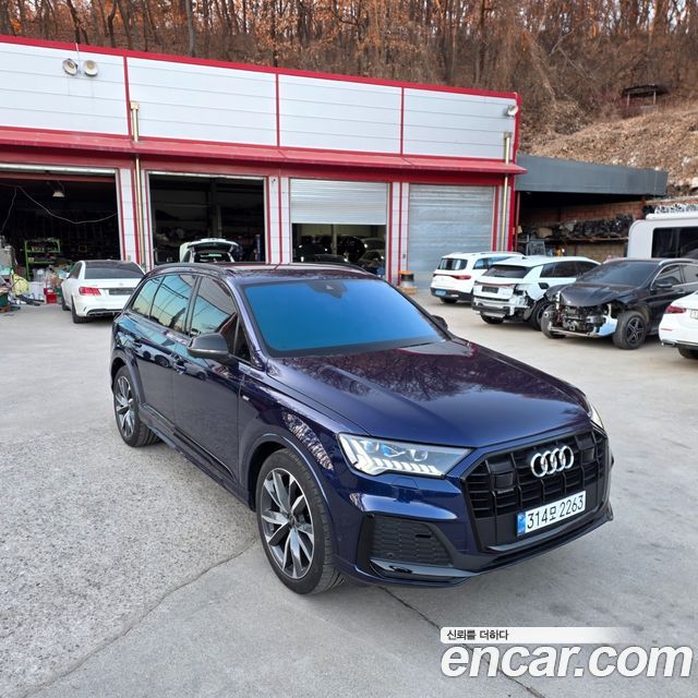 Audi Q7 2023 — photo 6