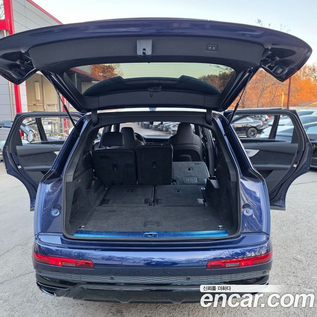 Audi Q7 2023 — photo 13