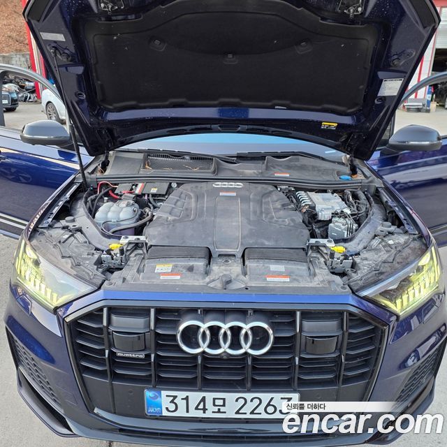 Audi Q7 2023 — photo 17