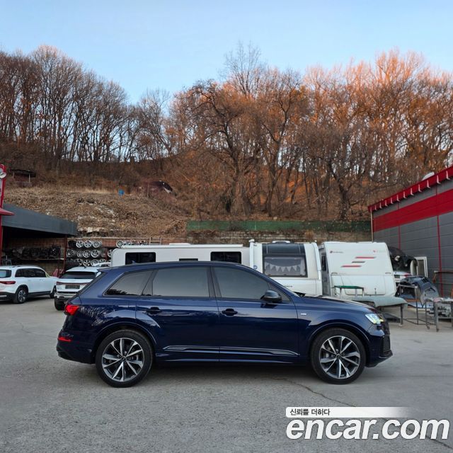 Audi Q7 2023 — photo 20