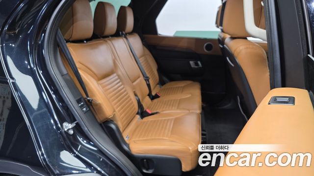 Land Rover Discovery 2018 — photo 12