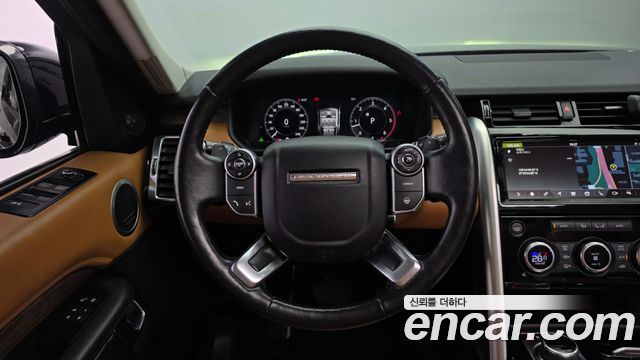 Land Rover Discovery 2018 — photo 13