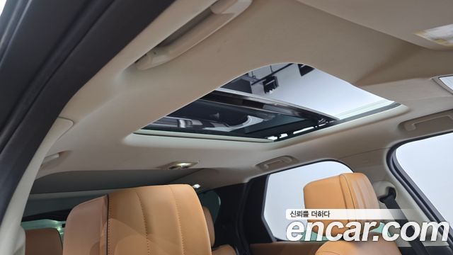 Land Rover Discovery 2018 — photo 17