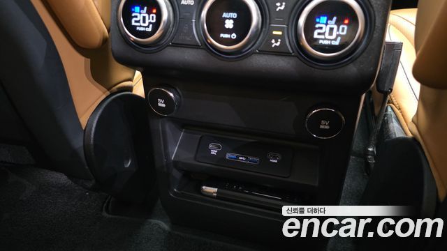 Land Rover Discovery 2018 — photo 18