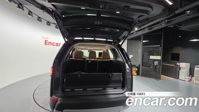 Land Rover Discovery 2018 — photo 20
