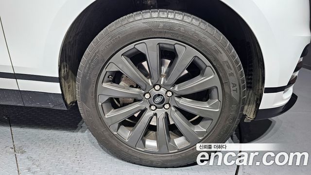 Land Rover Range Rover Velar 2023 — photo 5