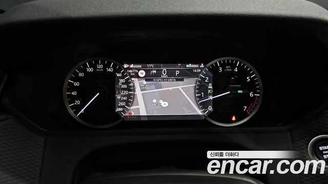 Land Rover Range Rover Velar 2023 — photo 8