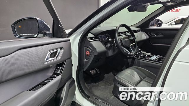 Land Rover Range Rover Velar 2023 — photo 11