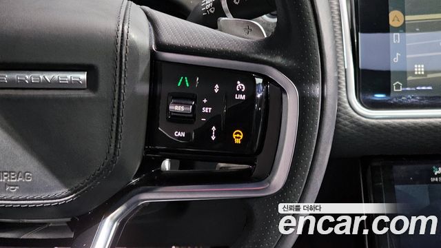 Land Rover Range Rover Velar 2023 — photo 17