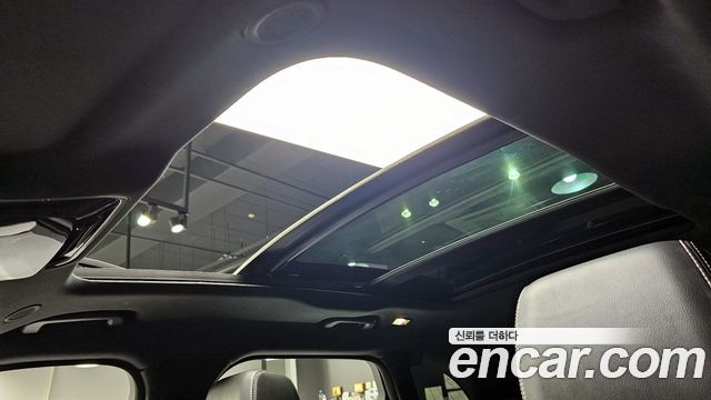 Land Rover Range Rover Velar 2023 — photo 20