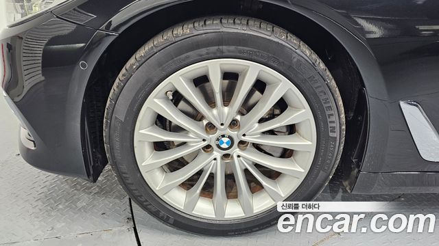 BMW 5-Series 2018 — photo 5