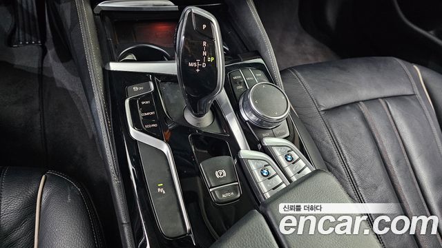 BMW 5-Series 2018 — photo 9