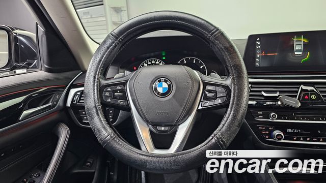 BMW 5-Series 2018 — photo 13