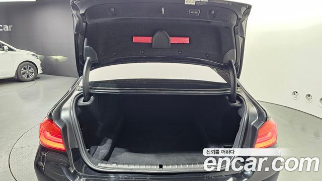 BMW 5-Series 2018 — photo 20