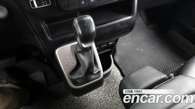 Hyundai Staria 2022 — photo 9