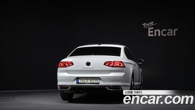 Volkswagen Passat 2021 — photo 4