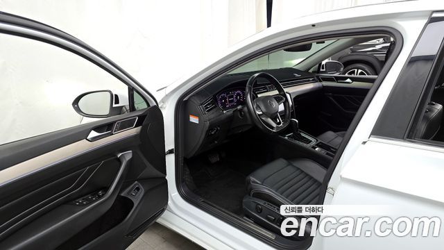 Volkswagen Passat 2021 — photo 10