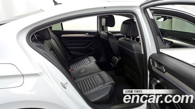 Volkswagen Passat 2021 — photo 12