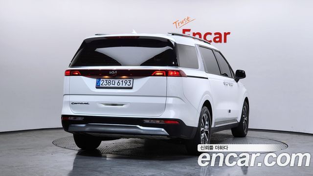 Kia Canival 2021 — photo 2
