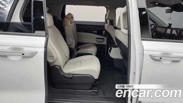 Kia Canival 2021 — photo 12