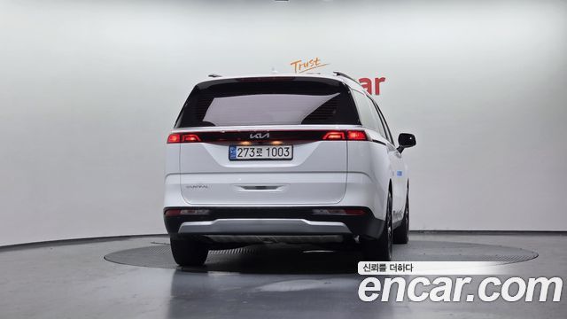 Kia Canival 2023 — photo 4