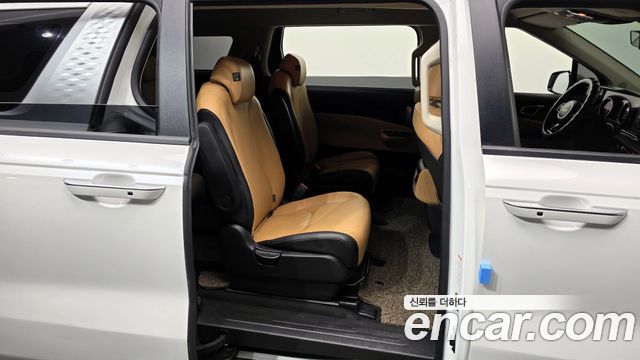 Kia Canival 2023 — photo 12