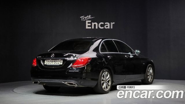 Mercedes-Benz C-Class 2018 — photo 2
