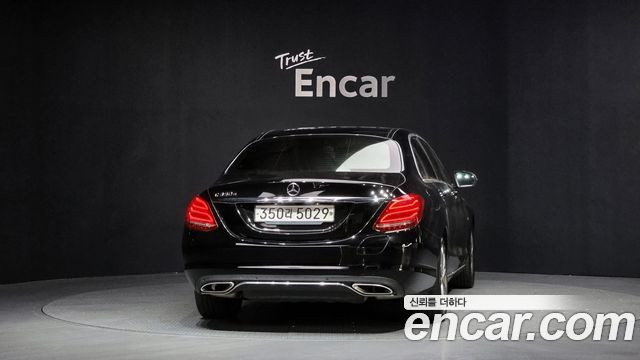 Mercedes-Benz C-Class 2018 — photo 4