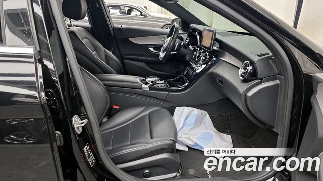 Mercedes-Benz C-Class 2018 — photo 11