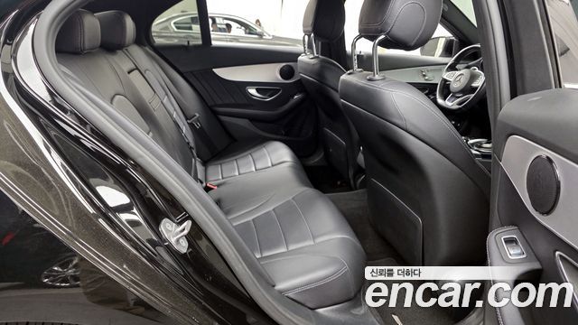 Mercedes-Benz C-Class 2018 — photo 12