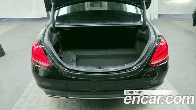 Mercedes-Benz C-Class 2018 — photo 20