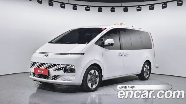 Hyundai Staria 2023 — photo 1