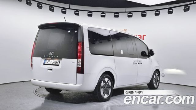 Hyundai Staria 2023 — photo 2