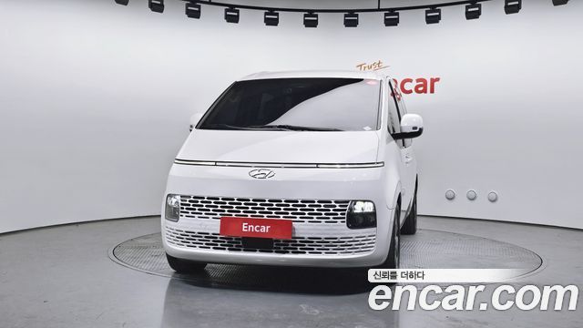 Hyundai Staria 2023 — photo 3